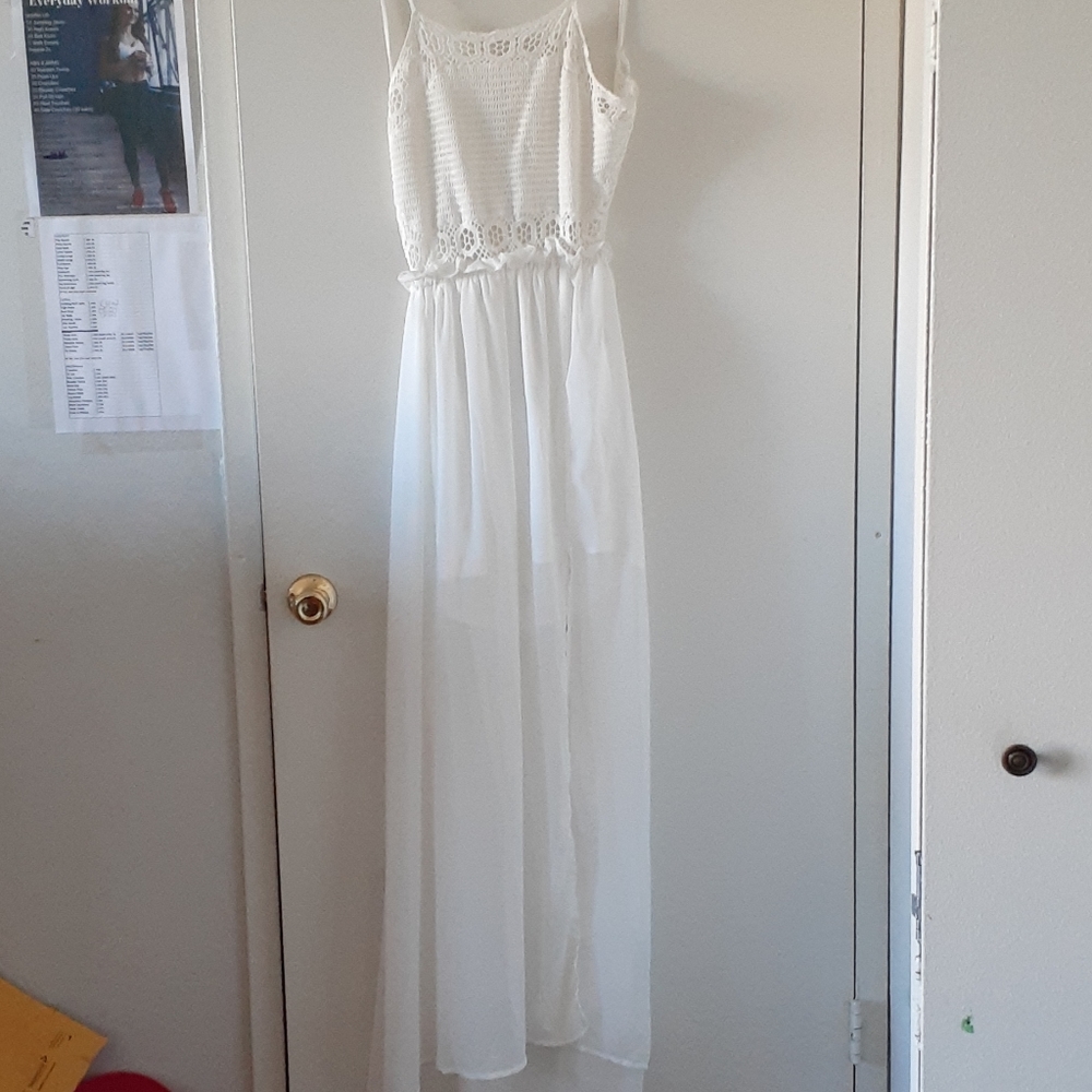 Backless Gown - Picture 4 of 4